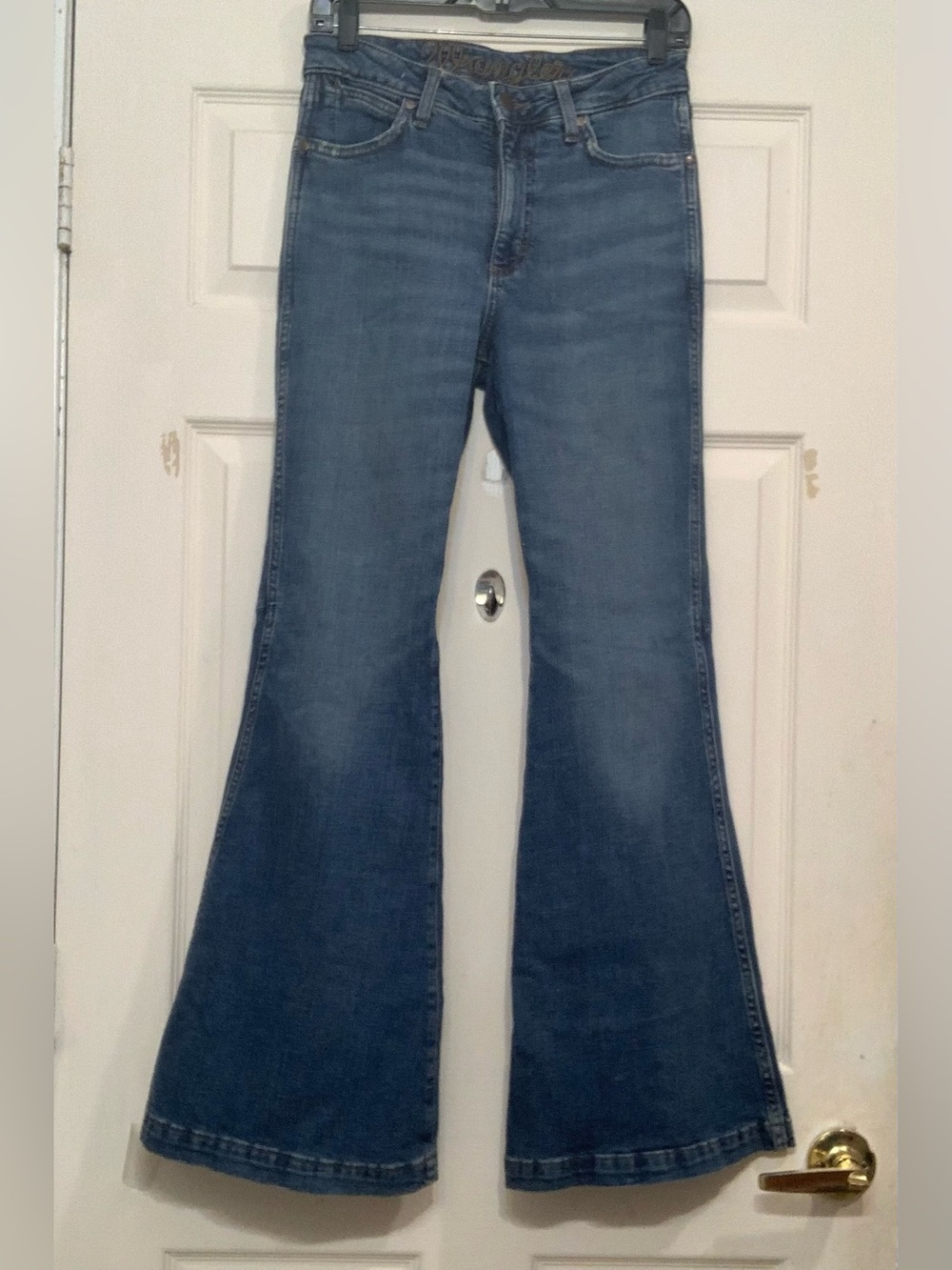 Wrangler Retro High Rise Trumpet Flare 28x32 Western Jeans. 3584